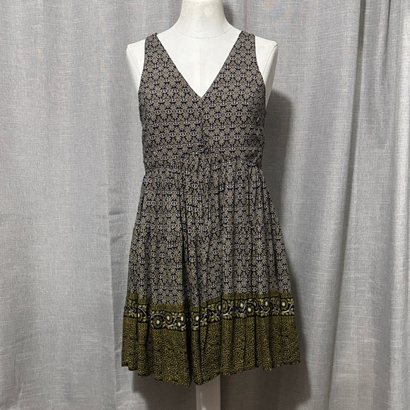 Sincerly Jules Dresses & Skirts - Sincerely Jules Rayon Swing Style Skater Dress-Sz M-Navy/White/Olive-V Neck